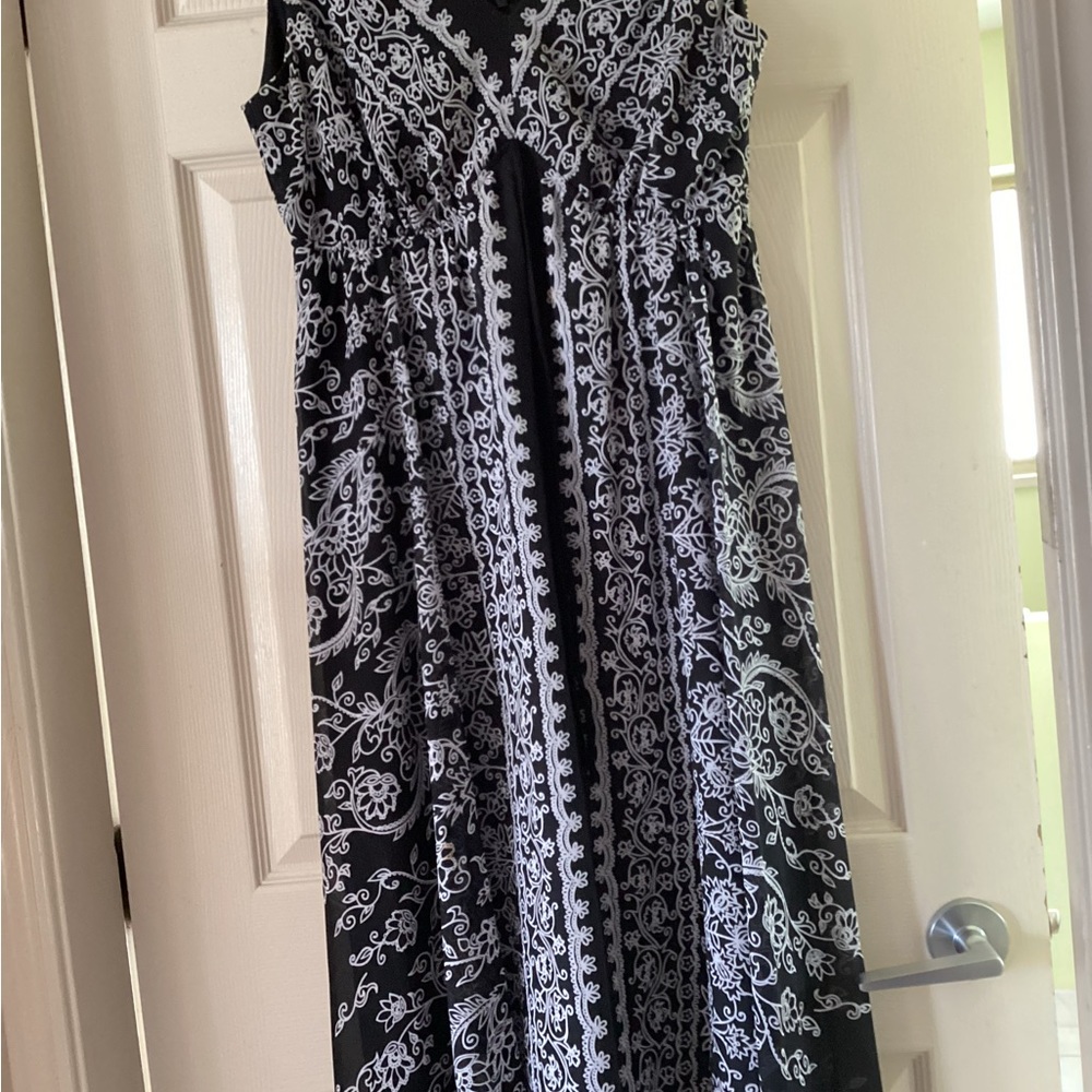 Summer sleeveless dress.  Very gently worn.size 10
